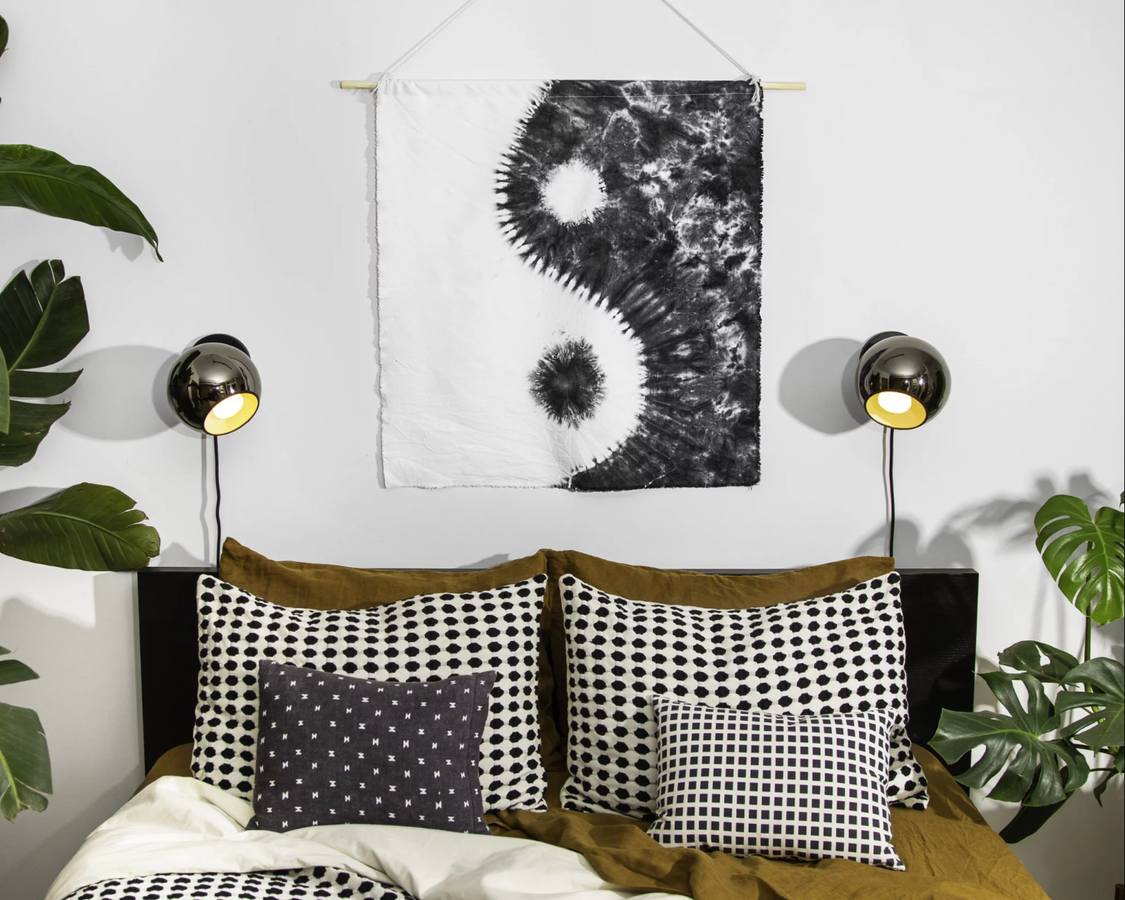 Ying & Yang Tie Dye Wall Decor