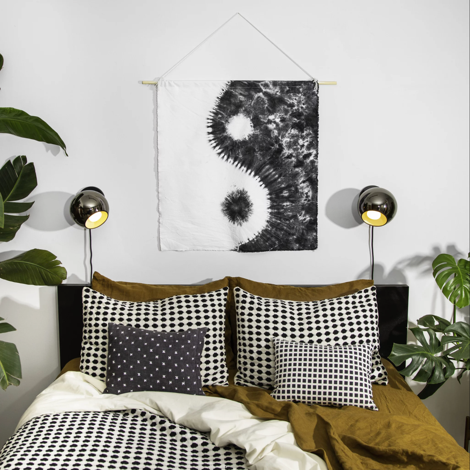 Ying & Yang Tie Dye Wall Decor